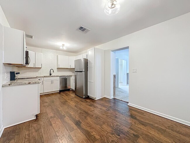 Building Photo - 5243 Poppy Dr