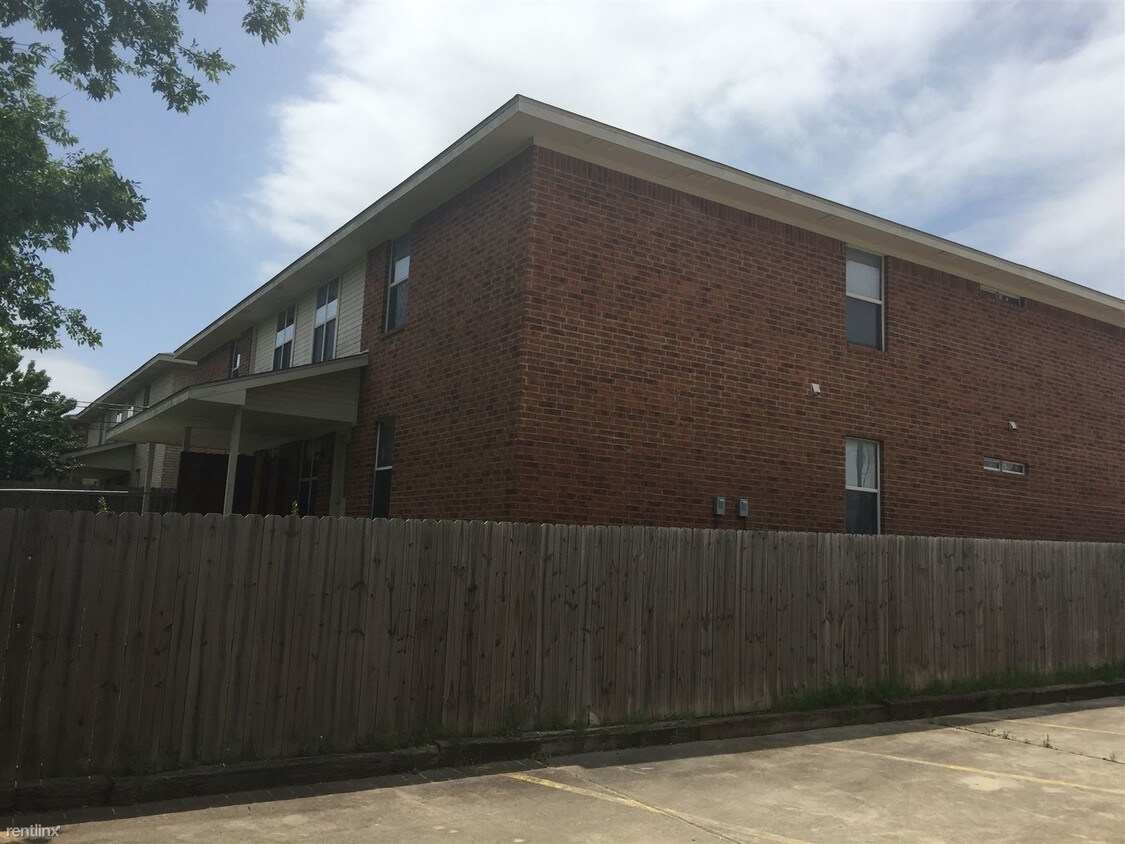 Building Photo - 308 S 40th St