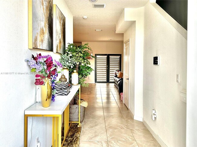 Foto del edificio - 13356 Tropical Ave