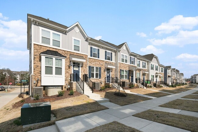 Building Photo - 9306 Mallard Mls Dr