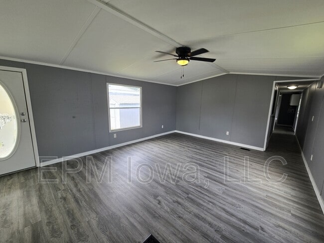 Building Photo - 700 W Ridgeway Ave