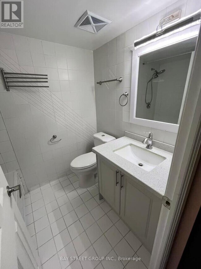 Photo du bâtiment - 1001 Bay St.