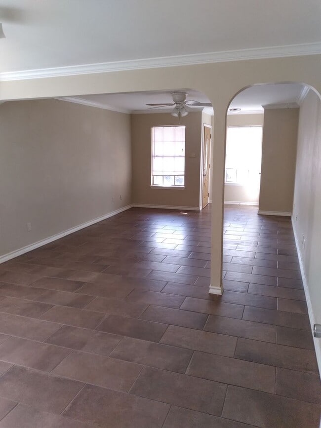 Foto del edificio - 4 bedroom 2.5 bathroom