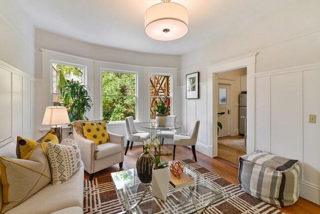 Building Photo - 151 Russ St