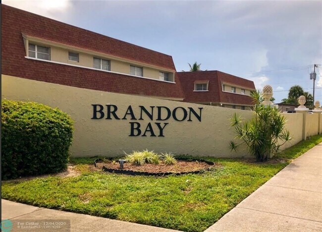 Building Photo - 965 Manor Dr