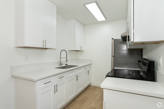 Interior Photo - Terre at 989 Peach