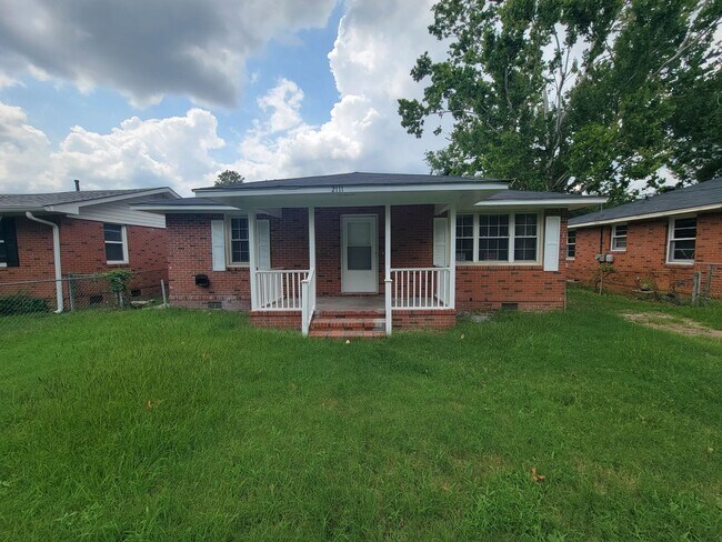 Building Photo - 2111 Dyer St