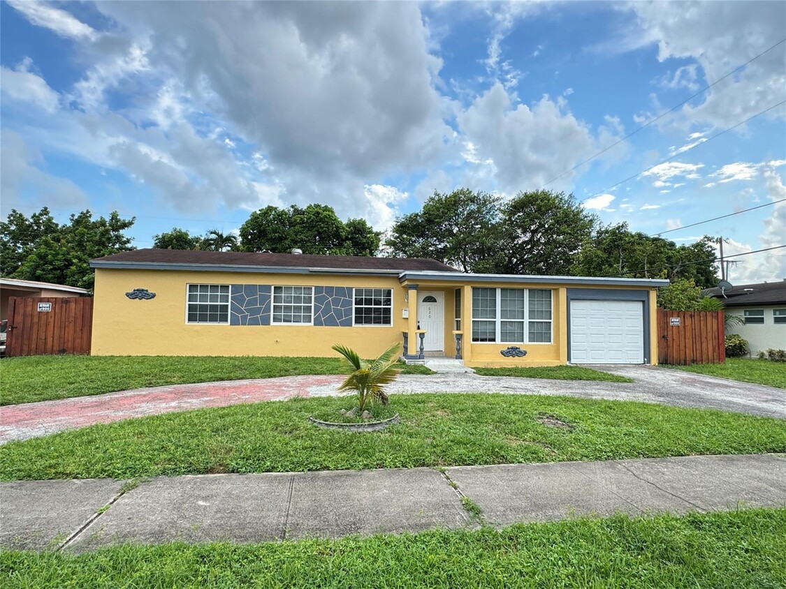 Foto principal - 620 NW 186th St