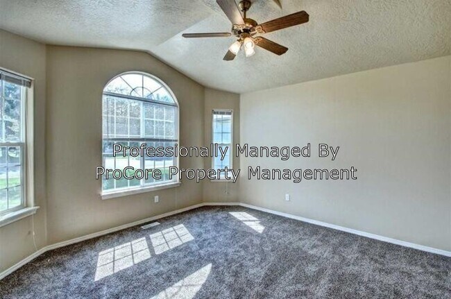 Foto del edificio - 2193 N Shamrock Ave