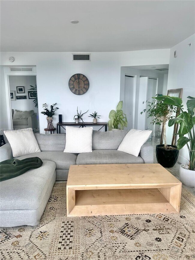 Foto del edificio - 488 NE 18th St