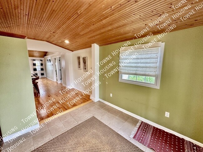 Foto del edificio - 2115 Lake Rd