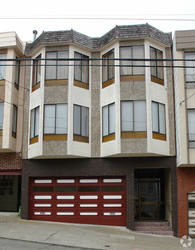 Building Photo - 569 28th Ave