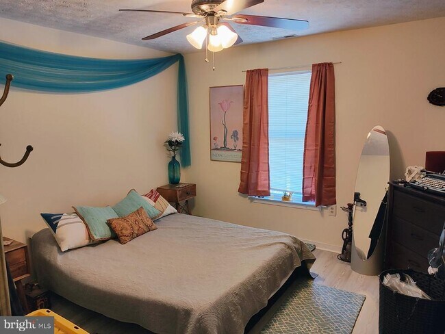 Building Photo - 7822 Renshaw Rd