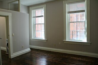 Building Photo - 541 E 13th St