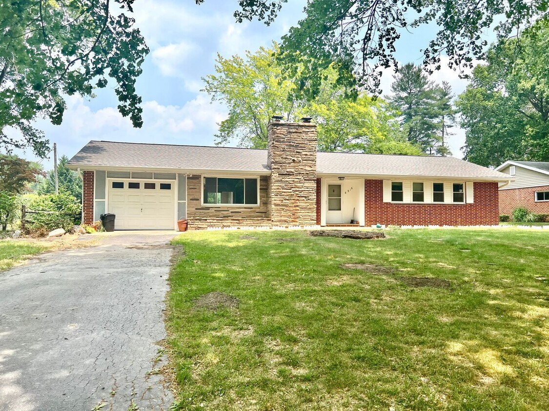 Charming 3 BR/2 BA Single-Family Home in E... - Charming 3 BR/2 BA Single-Family Home in E...