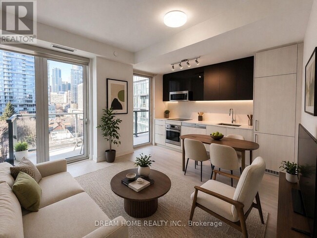 Building Photo - 308 Jarvis St