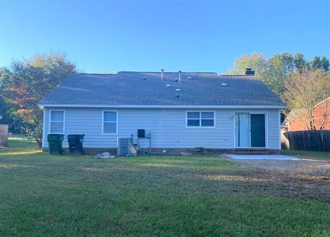 Building Photo - Updated 3bed, 2bath ranch with garage and ...