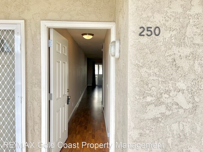 Building Photo - 2 br, 1.5 bath House - 250 E Surfside