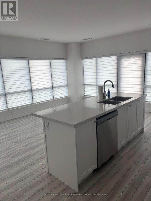 Photo principale - 55-1155 Clarington Blvd
