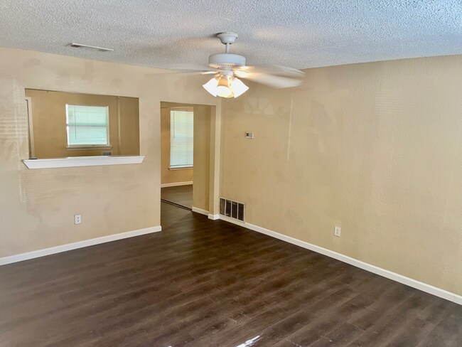 Foto del edificio - 2803 Cedar Park Blvd
