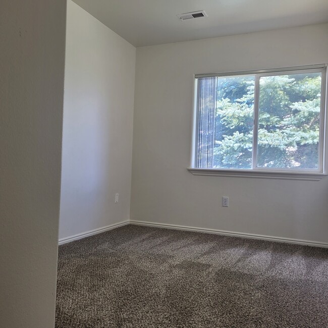 Building Photo - Vista