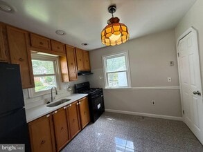 Building Photo - 10408 Huntley Ave