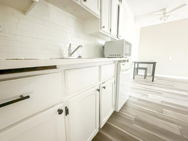 Photo du bâtiment - 2.0 bedroom in Edmonton Alberta T5Y 2L7