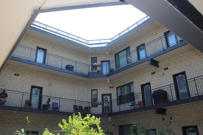 Shared courtyard space - view looking up - 4751 N Artesian
