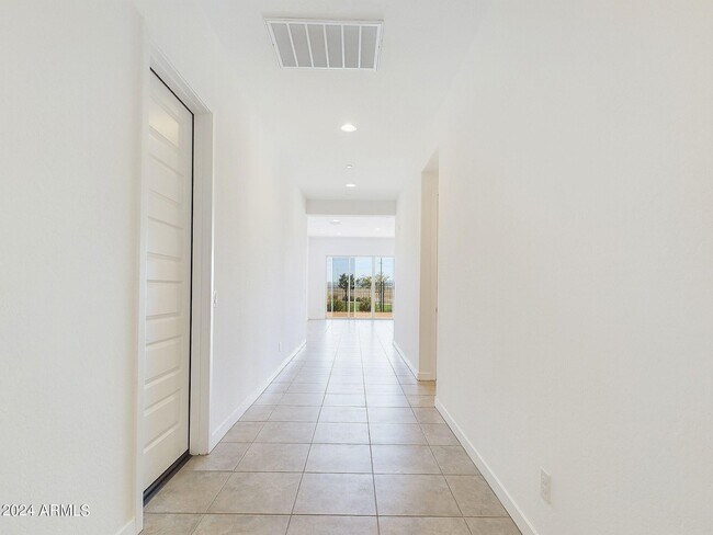 Building Photo - 9745 E Tiburon Ave