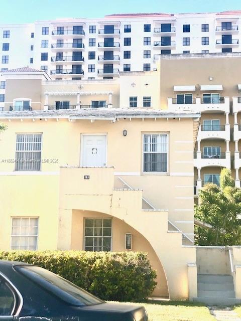 Primary Photo - 15 Santillane Ave