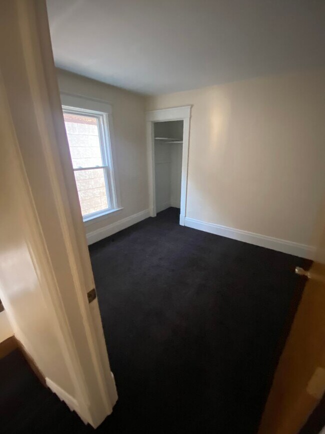Foto del edificio - Large Downtown 4 Bedroom House