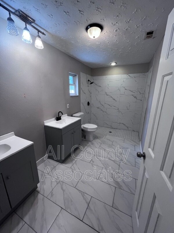 Foto del edificio - 7427 Bramblewood Dr