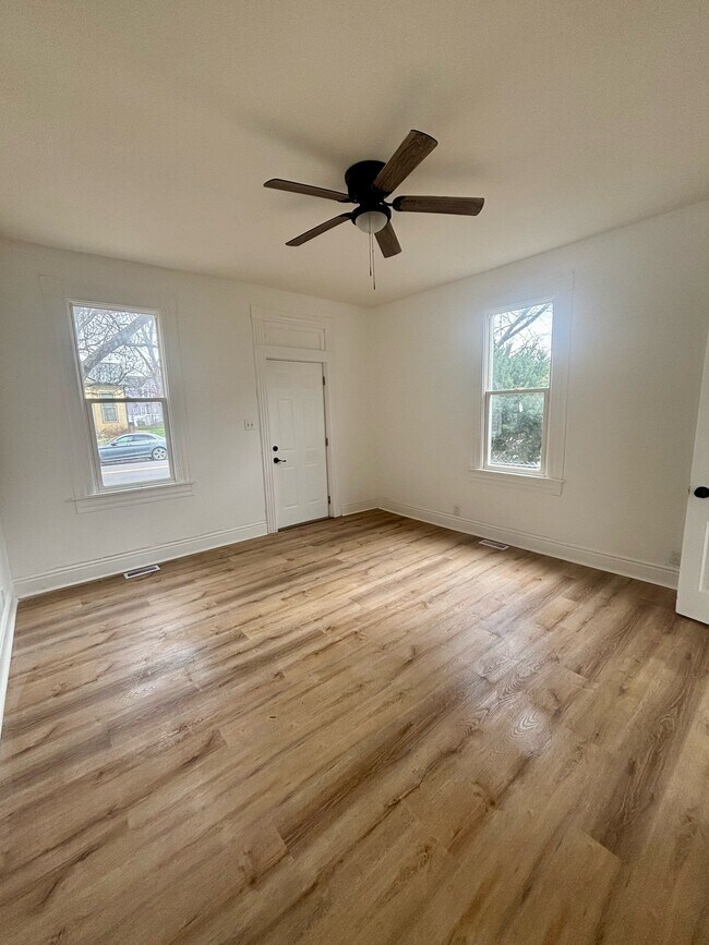 Foto del edificio - 525 E 8th St