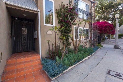 Building Photo - 2585 N Beachwood Dr