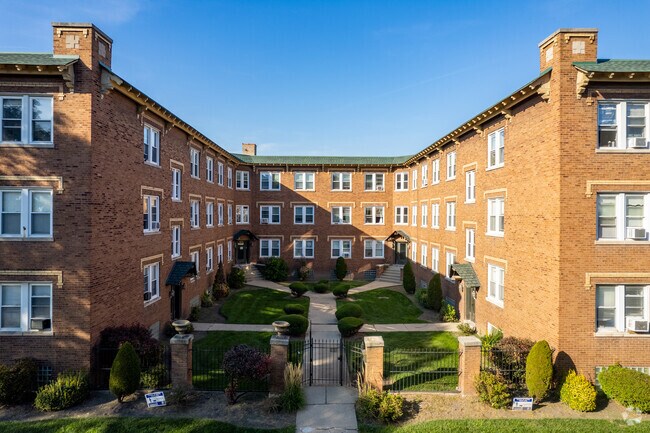 Building Photo - 4814-4822 W Hutchinson St