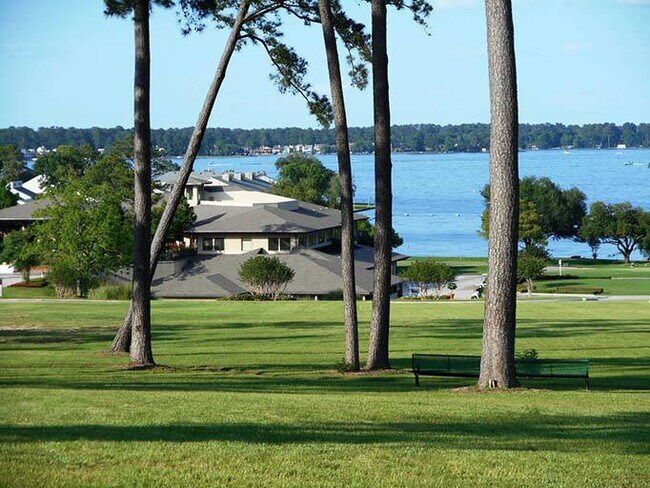 April Sound en el lago Conroe - 1406 W April Villa