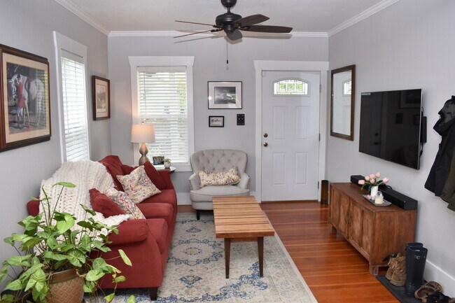 Foto del edificio - Coming soon - Charming North End Craftsman Near Proctor District!