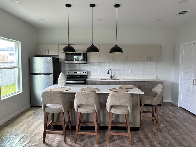 Foto del edificio - Taylor Villas Townhomes