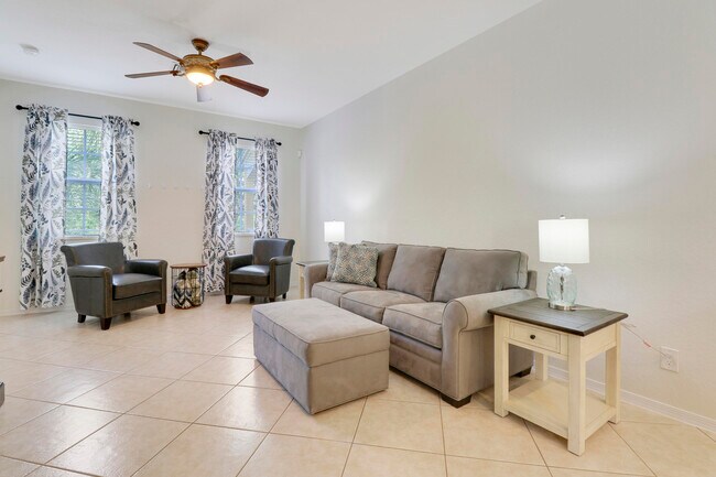 Foto del edificio - 123 E Thatch Palm Cir