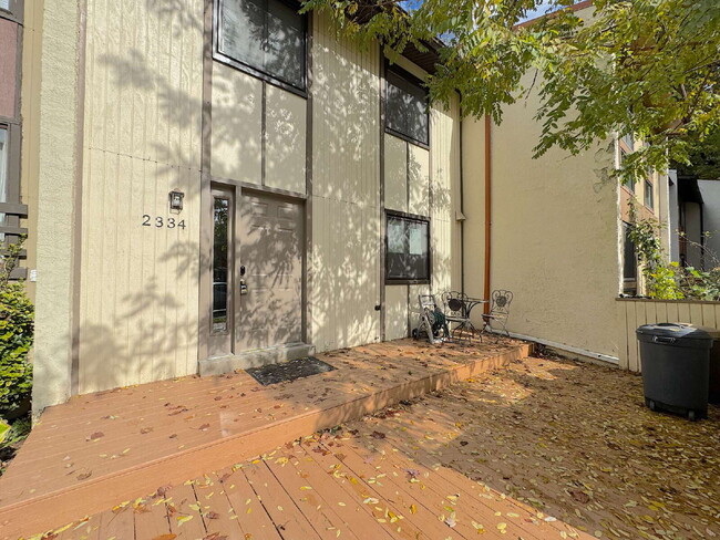 Foto del edificio - Charming Fairfax Townhome in a Prime Location