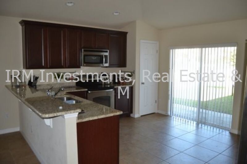 Foto del edificio - 4 bed 2 bath house - Furnished
