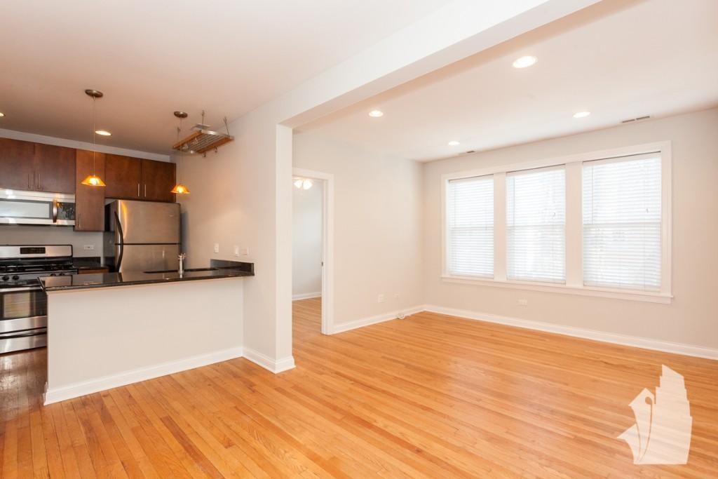 Foto principal - 2 bedroom in Chicago IL 60613