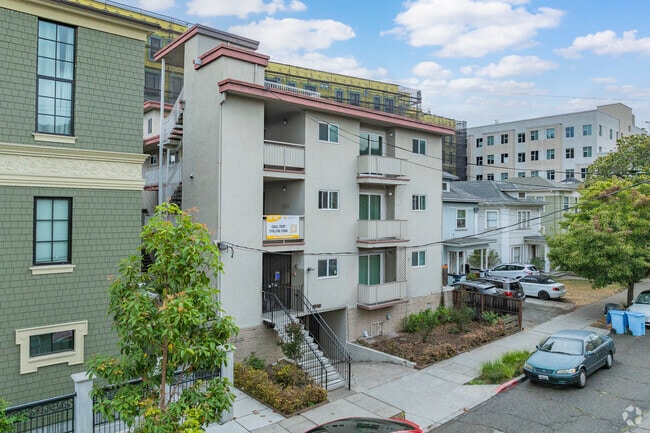 Photo - 2540 Regent St Apartments