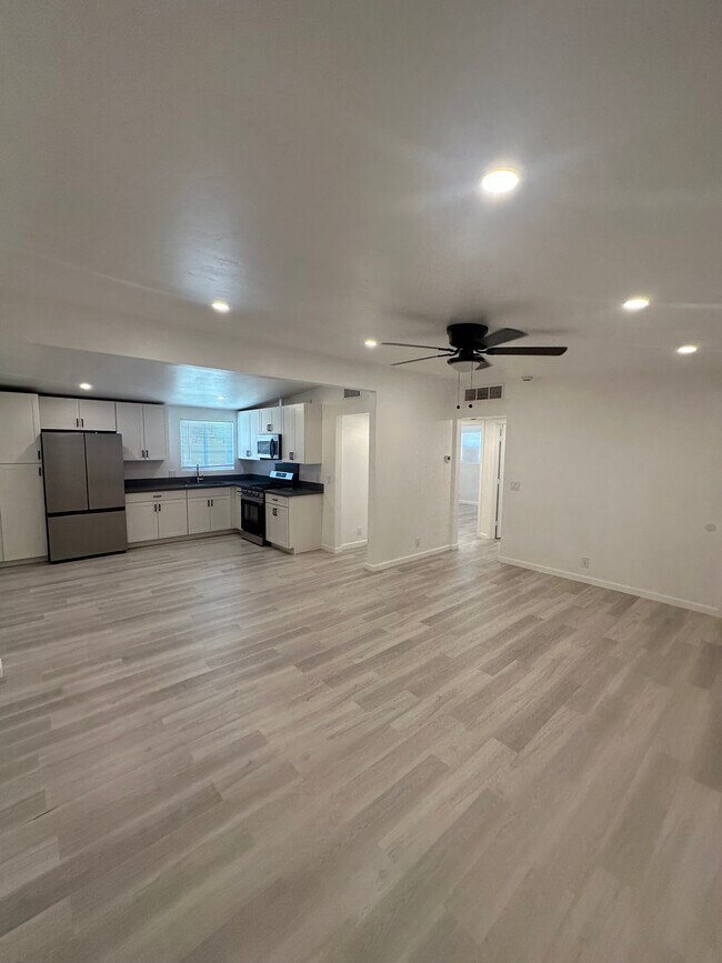 Building Photo - 44559 Palo Verde St