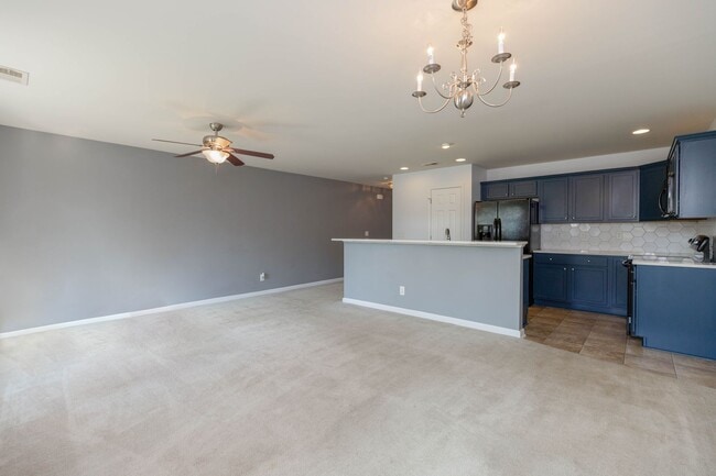 Foto del edificio - What a Deal! End-Unit Townhome in Beautifu...