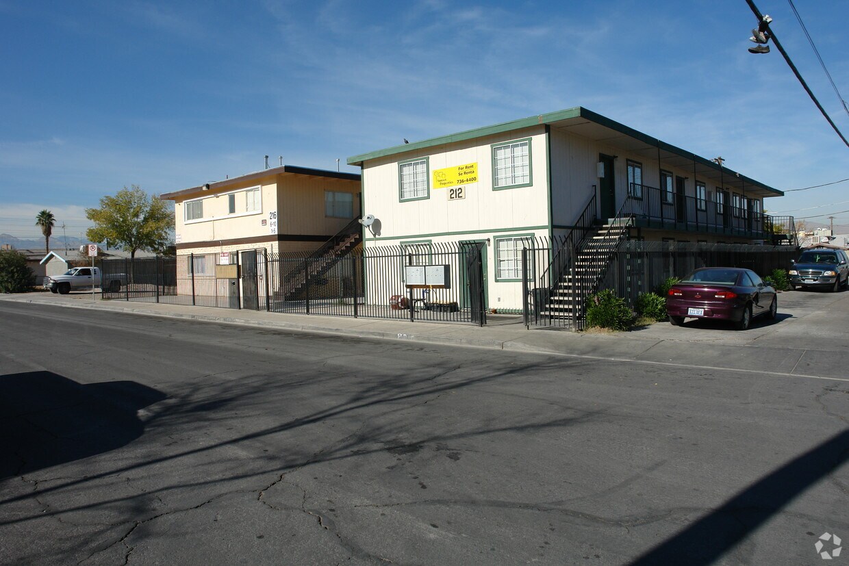 Primary Photo - 212 W Philadelphia Ave