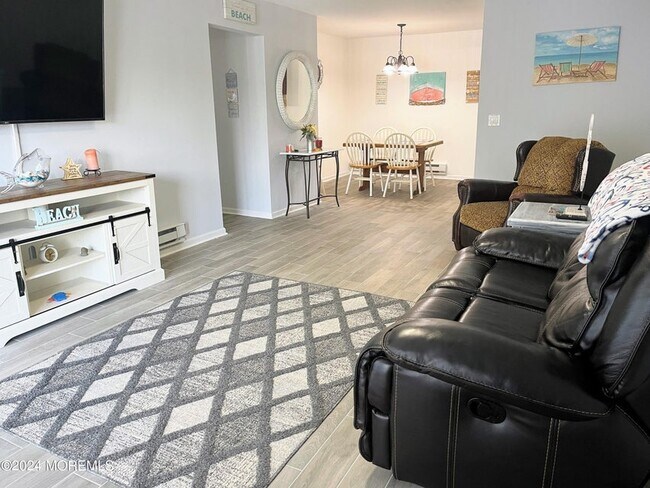 Spacious Liuving Room - 1187 Ocean Ave