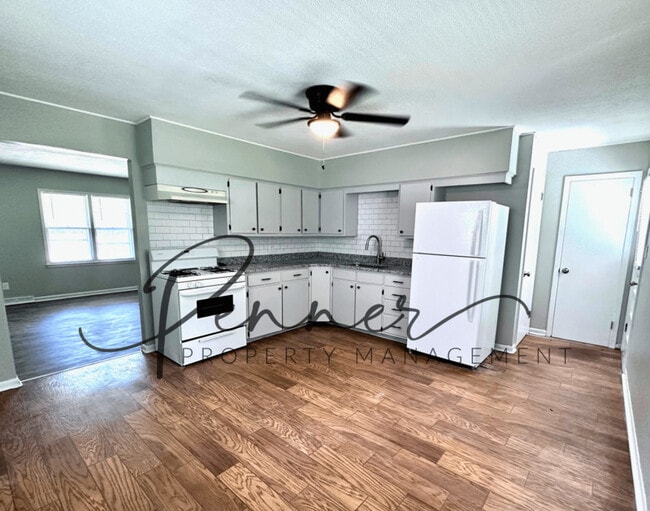 Foto del edificio - 11317 E 13TH St