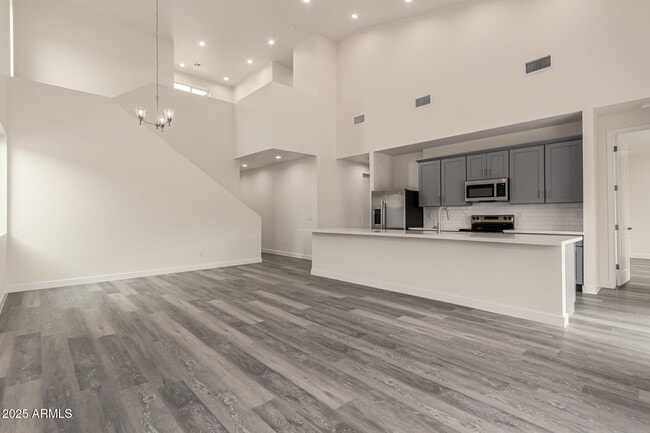 Building Photo - 949 E Desert Ln