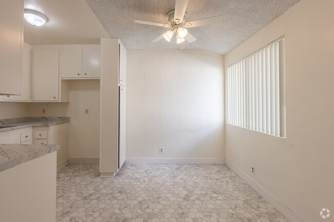 Dining Room - Valley Manor Apartments